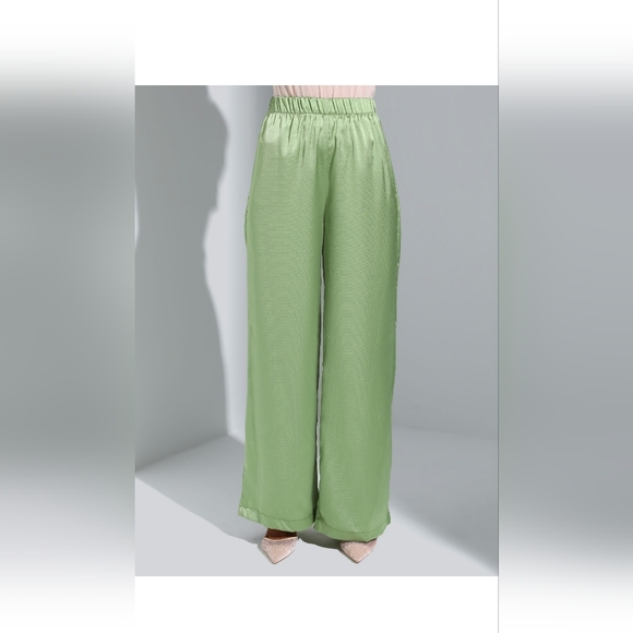 Set from Modanisa. Blouse and pants. Size 8. Can fit M-L - Picture 2 of 3